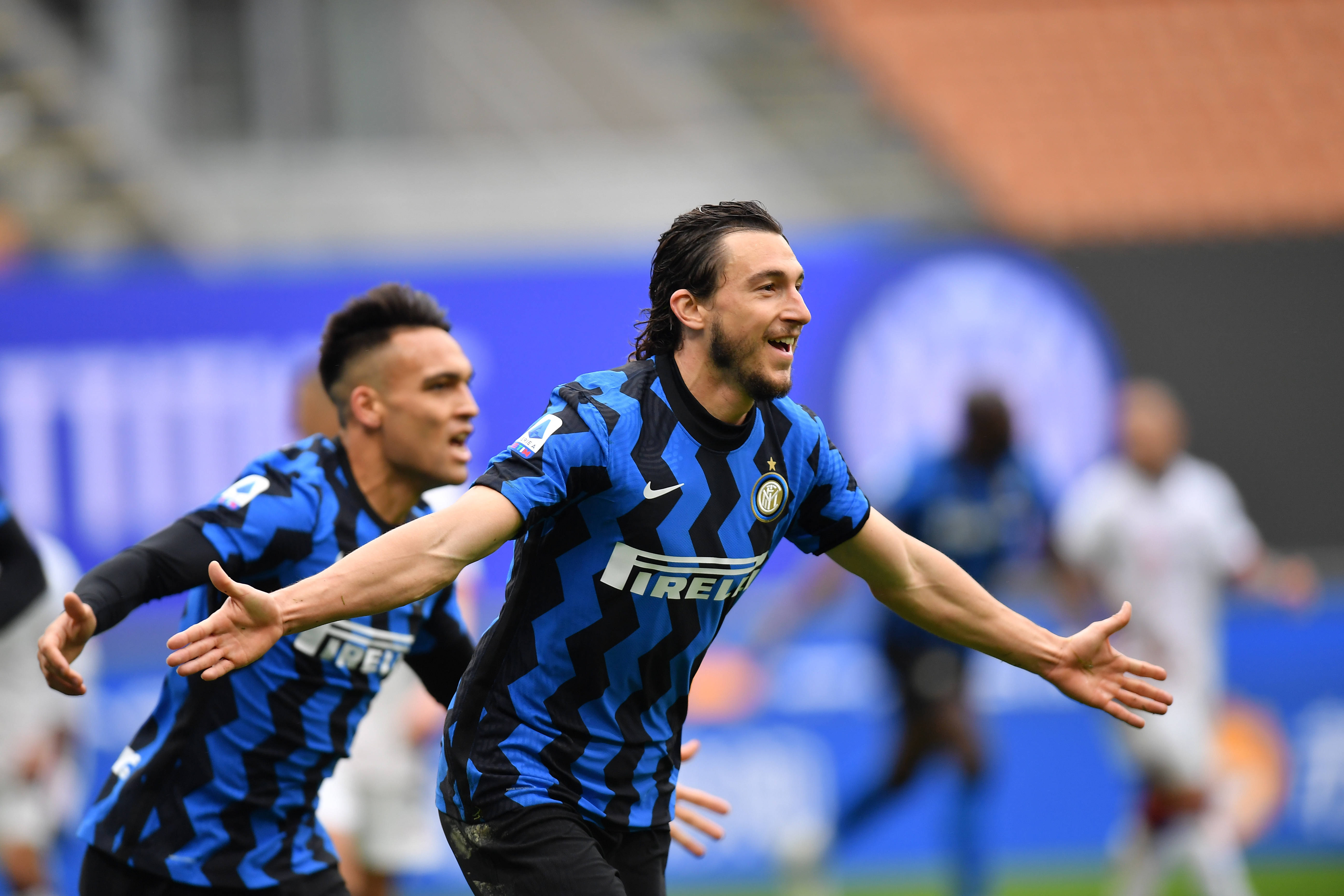 埃孔：关于奖金的事存在一些误解，我们现在像兄弟一样团结（埃孔澄清奖金争议：误会已解，球队如今团结如兄弟）