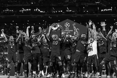 欧冠积分榜：阿森纳继续全胜领跑，拜仁3分之差位列第二（欧冠积分榜更新：阿森纳保持全胜领跑，拜仁以3分之差居第二）