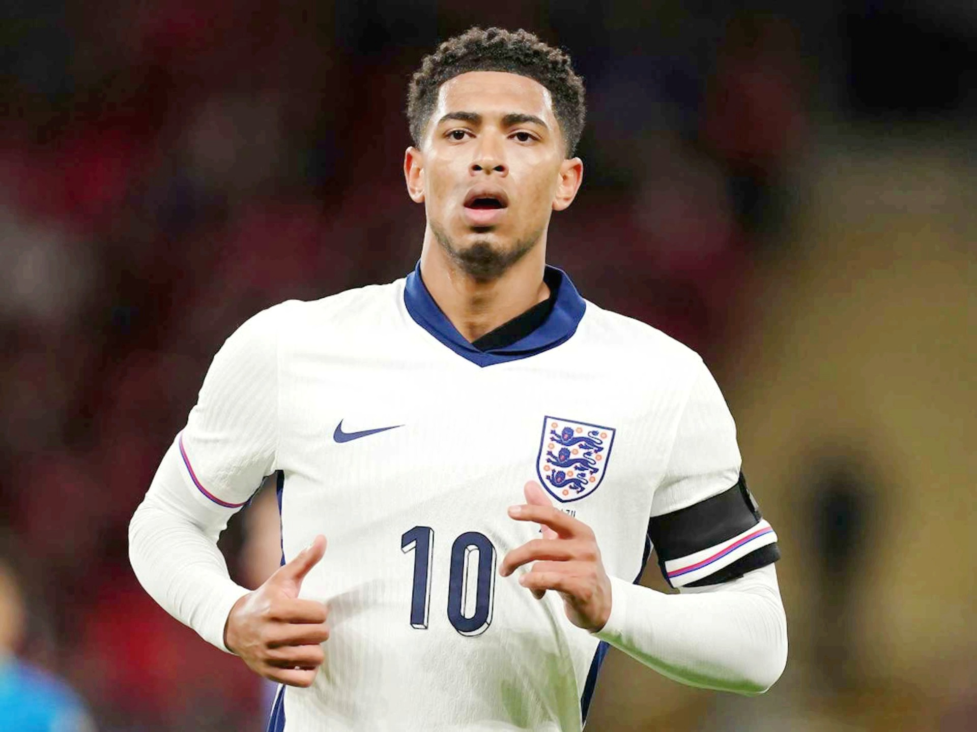 赛后情书：皇马不敌利物浦菜的发昏，拜仁大战巴黎脏的一批！（赛后情书：皇马负于利物浦状态低迷，拜仁与巴黎火药味十足）