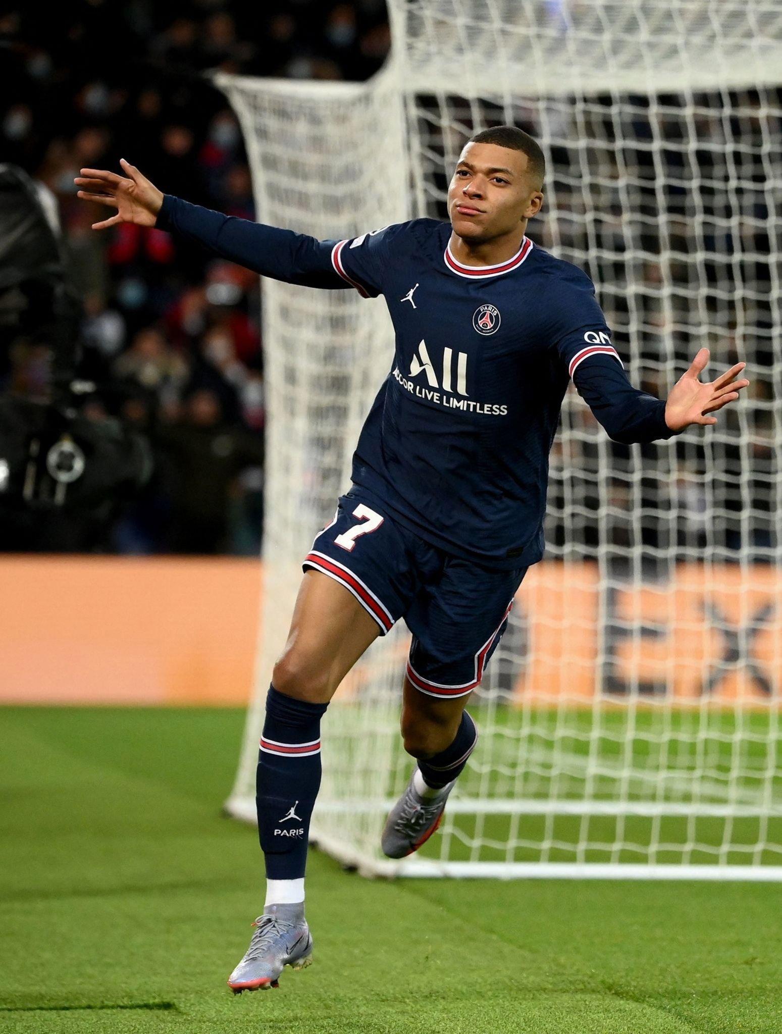 皇马官方：与Adobe续约至2029年，将用AI提供个性化体验（皇马官宣与Adobe续约至2029年，将以AI打造个性化体验）