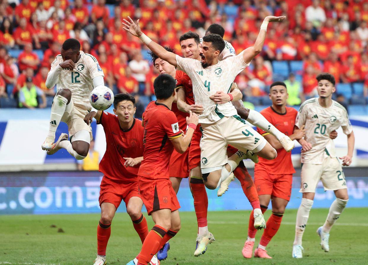 阿斯：皇马绝不会通过竞价来引援中卫，专注于合同到期的球员（阿斯：皇马不参与中卫竞价，重点锁定合同将满的球员）