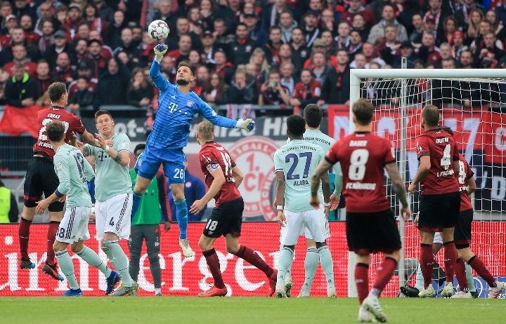 U21女排世锦赛：中国女排强势晋级，与美国队的巅峰对决锁定小组第一（U21女排世锦赛：中国女排强势晋级，与美国巅峰相遇锁定小组头名）