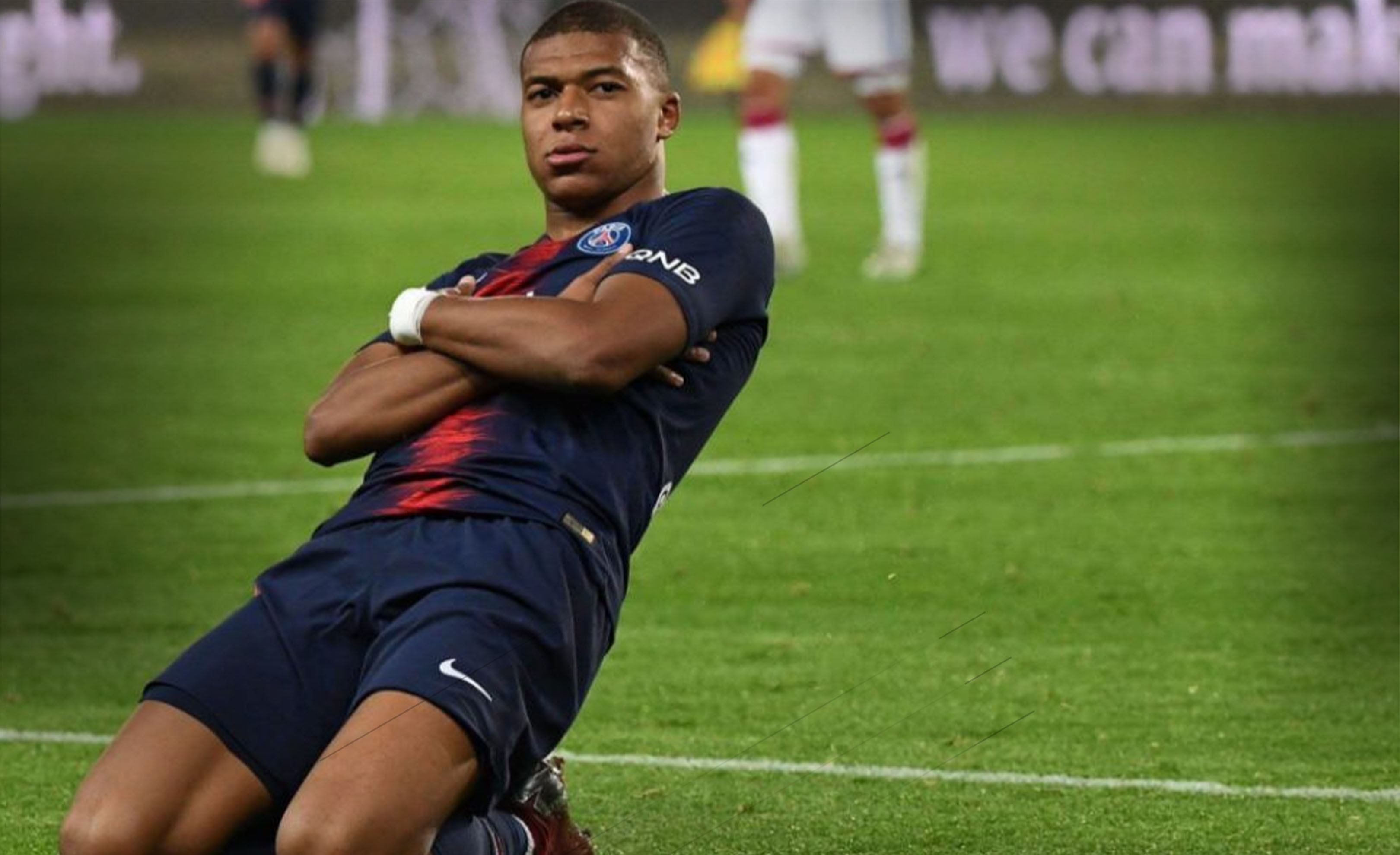 南通发布：苏超南通队载誉而归，3000多名球迷迎接城市英雄（南通发布：苏超南通队凯旋，三千余球迷迎接城市英雄）