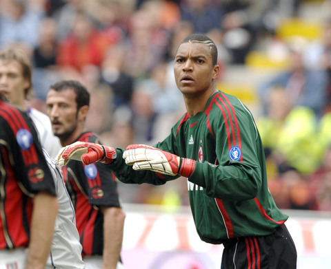 佩蒂特：巴黎球员太个人主义，和上赛季欧冠决赛判若两队（佩蒂特批巴黎：球员过分个人主义，与上季欧冠决赛判若两队）