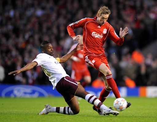 意甲战报：索尔斯比头球制胜，热那亚2-1力克维罗纳（意甲：索尔斯比头球建功，热那亚2-1击败维罗纳）