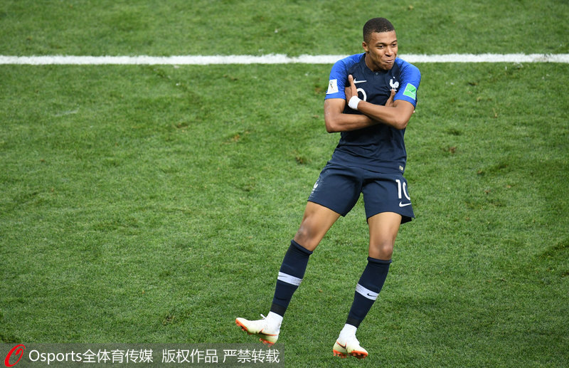 埃及媒体：有沙特俱乐部将会为萨拉赫开出超过C罗薪水的待遇（埃媒：沙特俱乐部拟向萨拉赫开出高于C罗的薪资待遇）