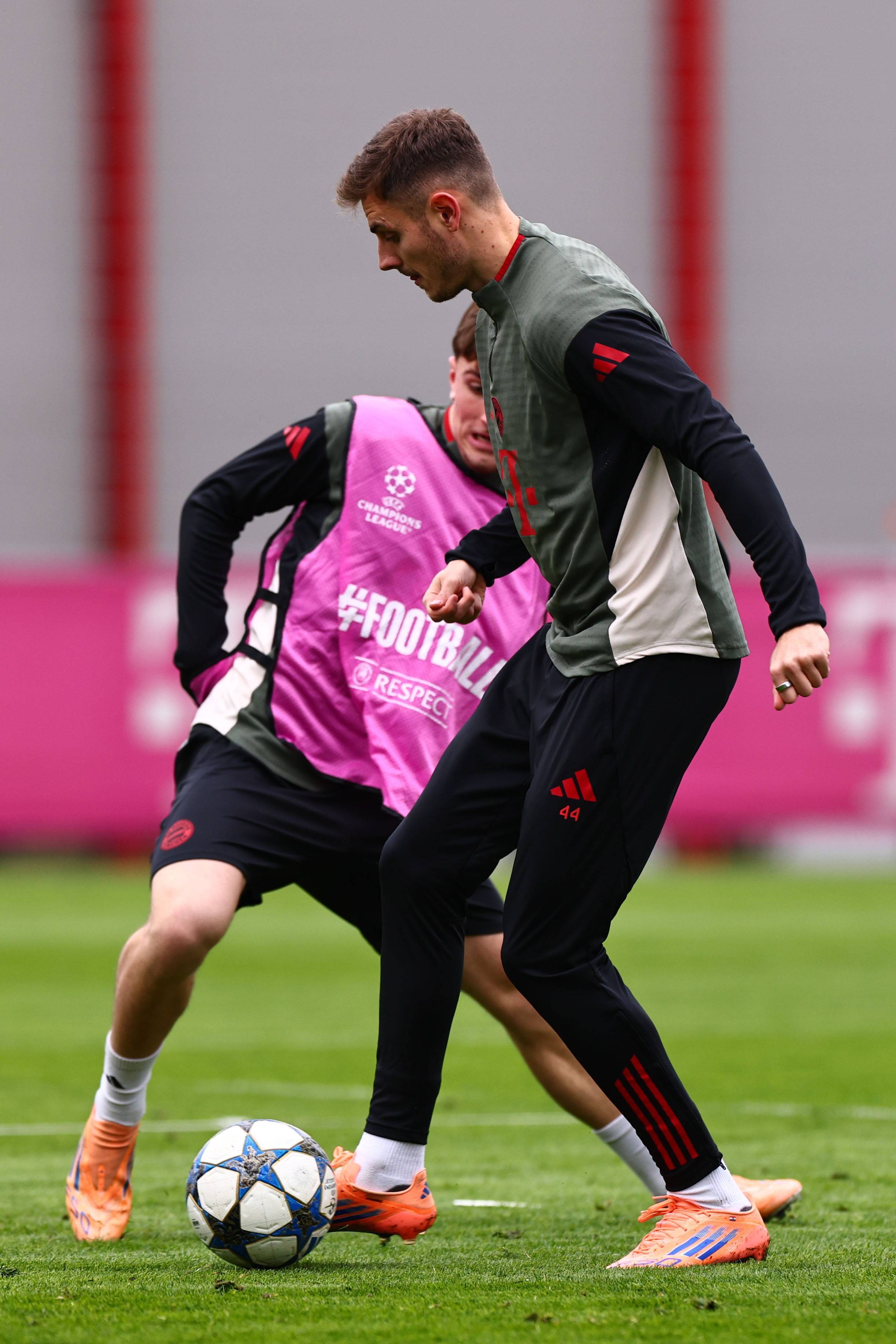 英超前瞻：伯恩利全力遏制连败，水晶宫客场战绩斐然（英超前瞻：伯恩利力争止颓，水晶宫客场强势）