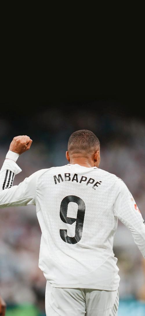 懂球帝2025年11月MVP候选出炉：姆巴佩、哈兰德领衔，莱万在列（懂球帝发布2025年11月MVP候选名单：姆巴佩、哈兰德领军，莱万入选）