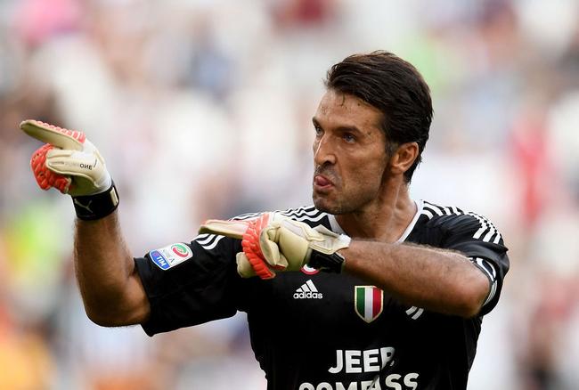 勇夺金靴，法比奥赛后社媒：感谢队友以及每位愿意相信我的人（法比奥加冕金靴，赛后社媒致谢队友与所有相信他的人）