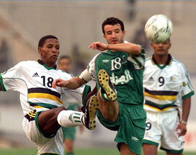 若日尼奥同时斩获欧冠&解放者杯，为达此成就的第15位球员（若日尼奥成第15位同时捧起欧冠与解放者杯的球员）